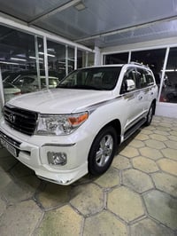 لاندكروز ٢٠١٤ • ١٢٨ الف • باب اول