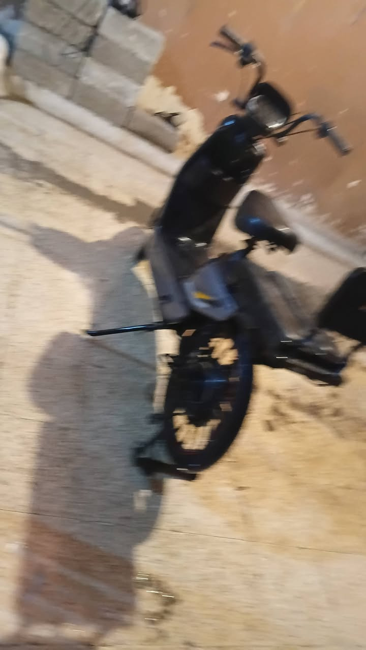 السلام عليكم ماطور شحن للبيع حجم 20 لون رصاصي الباتريات شرط عل فحص العدد باتريات 5 ما نضيف 20انبير الباتريات كهربايته كلم شغالت 3نمرات  سرعه 58 حقيقي السعر 180وبي مجال شراي تعال خاص عنةان موصل حي البلديات قرب خالد ابو الكص رقم الهاتف ***********
