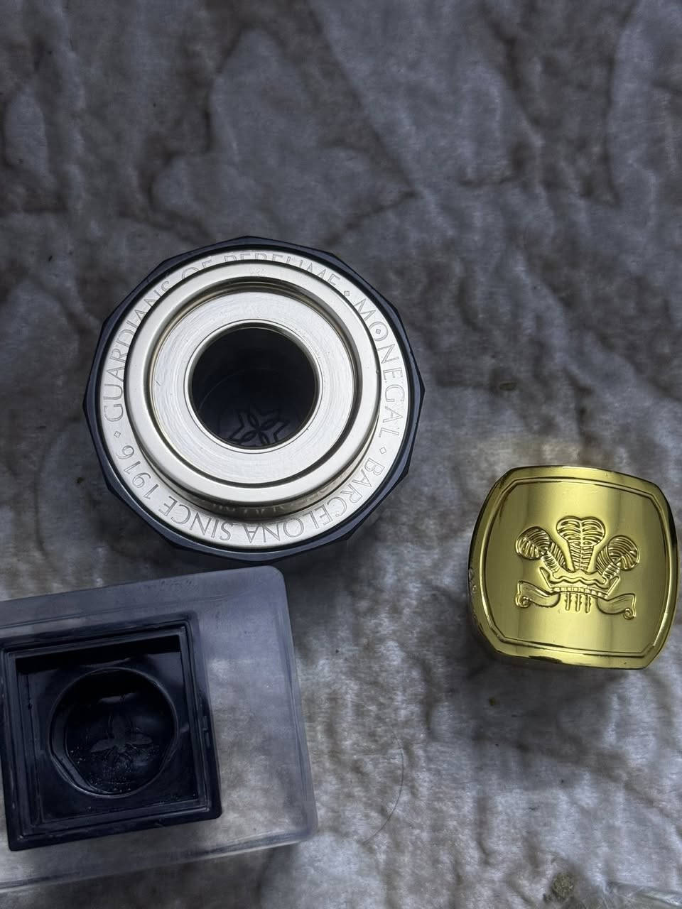 مجموعة عطور للبيع
ديور هوم سبورت نسخه 125 مل اصدار 2023 السعر المطلوب 140 الف مستخدم ٥ مل 

مونيكال فلامنكو 
الحجم 100 مل متبقي 98 مل 
السعر المطلوب 170 الف 

كريد رويل عود نسخه 2018 
غير مستخدمه 
السعر المطلوب 340 الف 

بالتوفيق للجميع ❤️


**إذا كنت صاحب هذا الإعلان وتريد حذفه لأي سبب، رجاءا أرسل رسالة إلى الدعم الفني**