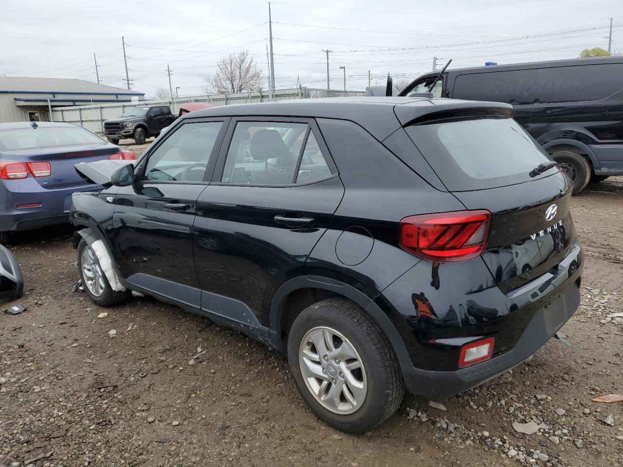 فينو موديل ٢٠٢٣ مرقم بابل باسمي بدون ايرباك حادثها مثل ما مبين بالصورة صبغ فقط بنيد السعر ١٣٥ وبيها مجال بسيط مكان السيارة حلة مركز المدينة 
***********
