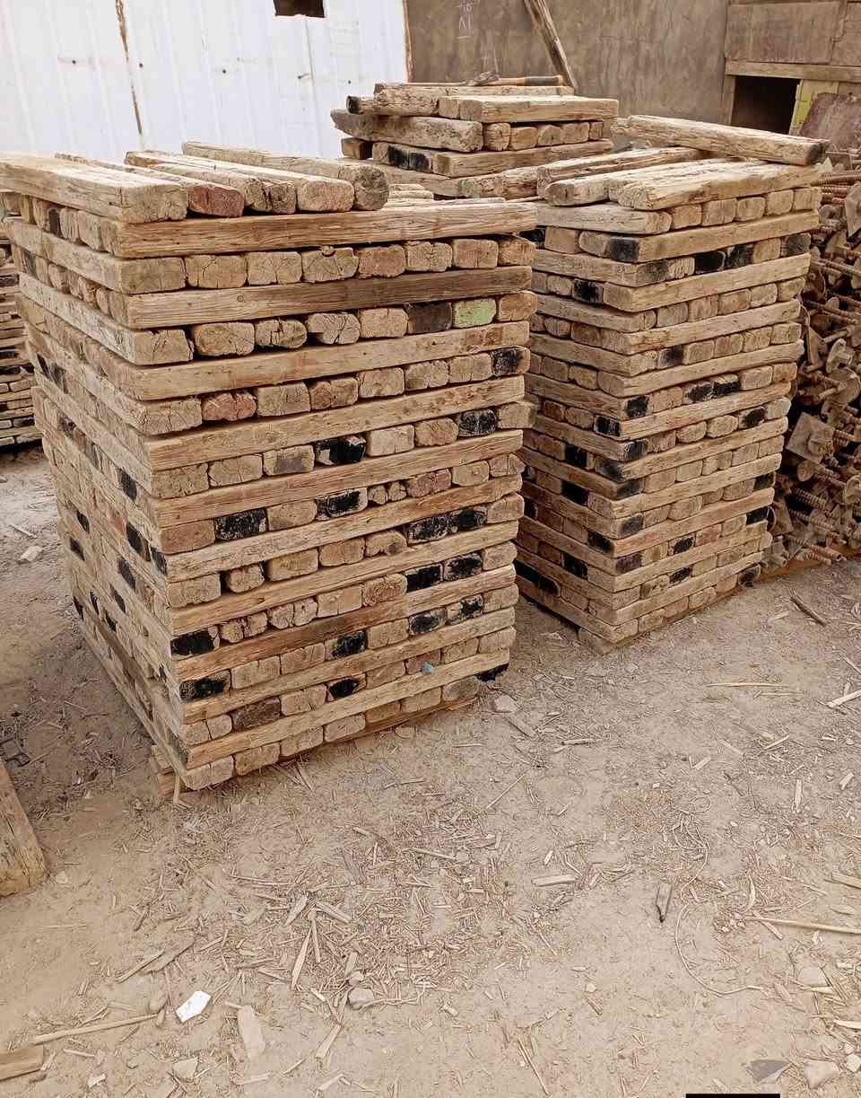 قالب خشب روسي تارس نظيف للبيع
العدد 9مكاعب يدك مساحة 200م 

في بابل حلة للاستفسار ***********
