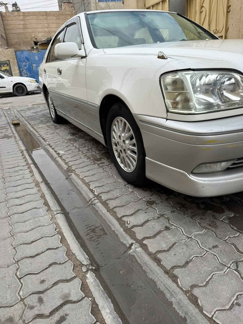 سلام عليكم ملكه  أدوات  دكمتين فتحه  كرستال آصال  كفاله من  الكص وضربه  أدوات  ديفور صغير  سياره جاهزه    كله جاهزه تبريد حداده سعر 63 وبيه مجال قليل  المكان بصره ***********
