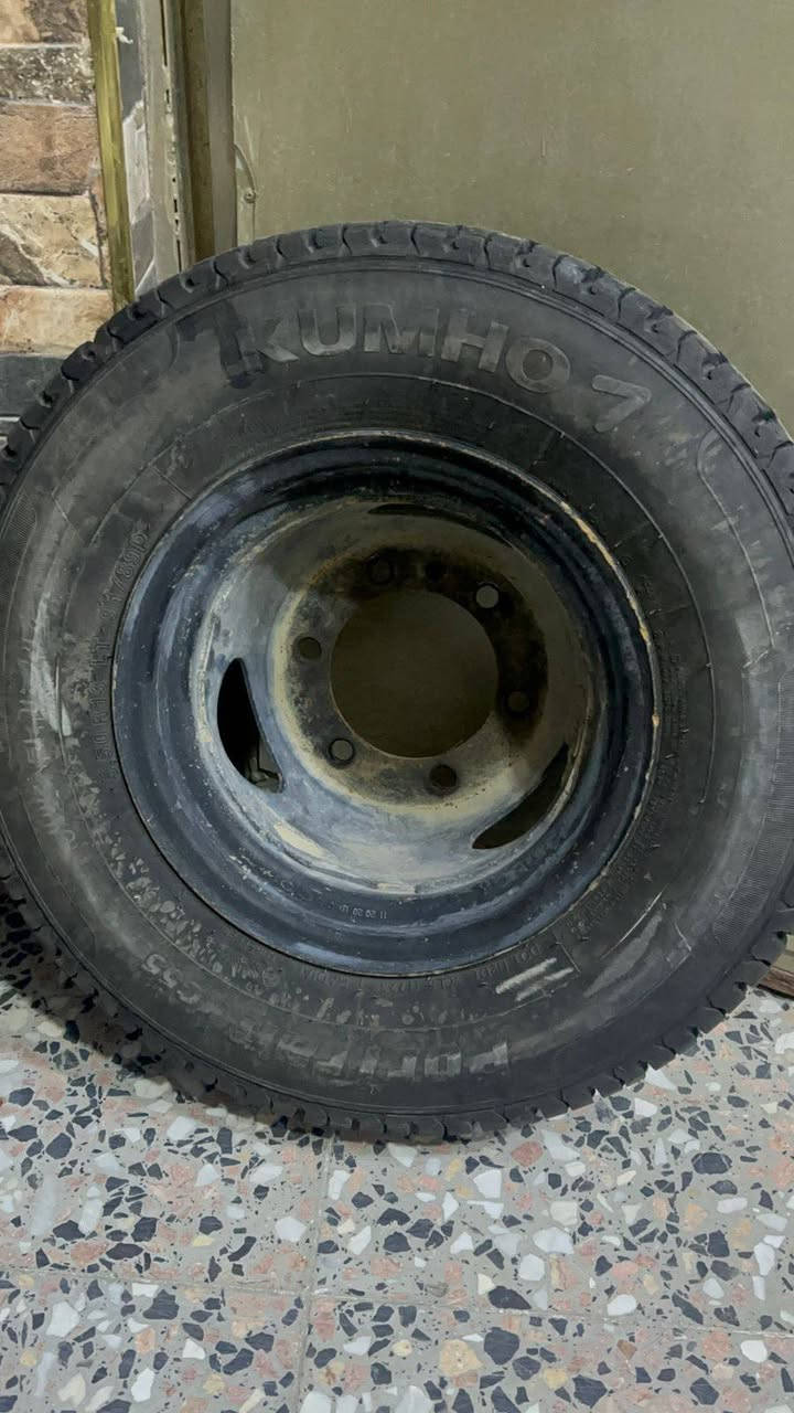 السلام عليكم تايرات فحل موديل 21  قياس 13 فحل   بيع فقط  كلش نضيفات مكلف بل نشر ***********
