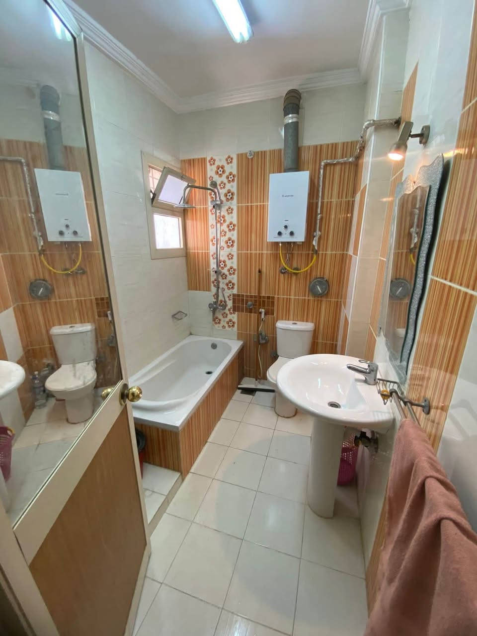 🏠شقة للإيجار المفروش في التجمع الثالث ✨

📍 الموقع: المحلية الثالثة المنطقه الثالثة– التجمع الثالث— امام الجامعة الالمانية🏢
🏢 المساحة: 70 متر
🏬 الدور: رابع بلكونة
🛋️ التفاصيل:
• 2 غرفة نوم
• 1 حمّام
• كاملة الفرش والأجهزة
• فيها 2 تكييف ❄️

✅ الشقة جاهزة للسكن فورًا
📅 للإيجار المفروش 

📞 للتواصل: [01129962253]

https://wa.me/message/D42OJSFLHJ7IG1

⸻

#التجمع_الثالث #شقق_للايجار #القاهرة_الجديدة #ايجار_مفروش #شقق_مفروشة #NewCairo #ApartmentForRent #شقق_التجمع #فرش_كامل


**إذا كنت صاحب هذا الإعلان وتريد حذفه لأي سبب، رجاءا أرسل رسالة إلى الدعم الفني**