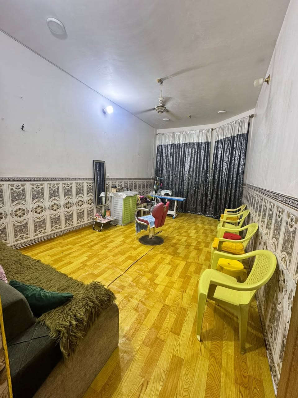 #مشتمل_للبيع 🏠 
مساحه 150 متر طابقيــن 
حي العسكـــــري ( زراعــي سند 25  ) ضهر صالون سميا

يحتـــــوي على :

- غرفتين نوم 
- صاله
- مطبخ 
-استقبال 

#السعر المطلوب 65 مليون  🛑

اي استفســــار ***********
