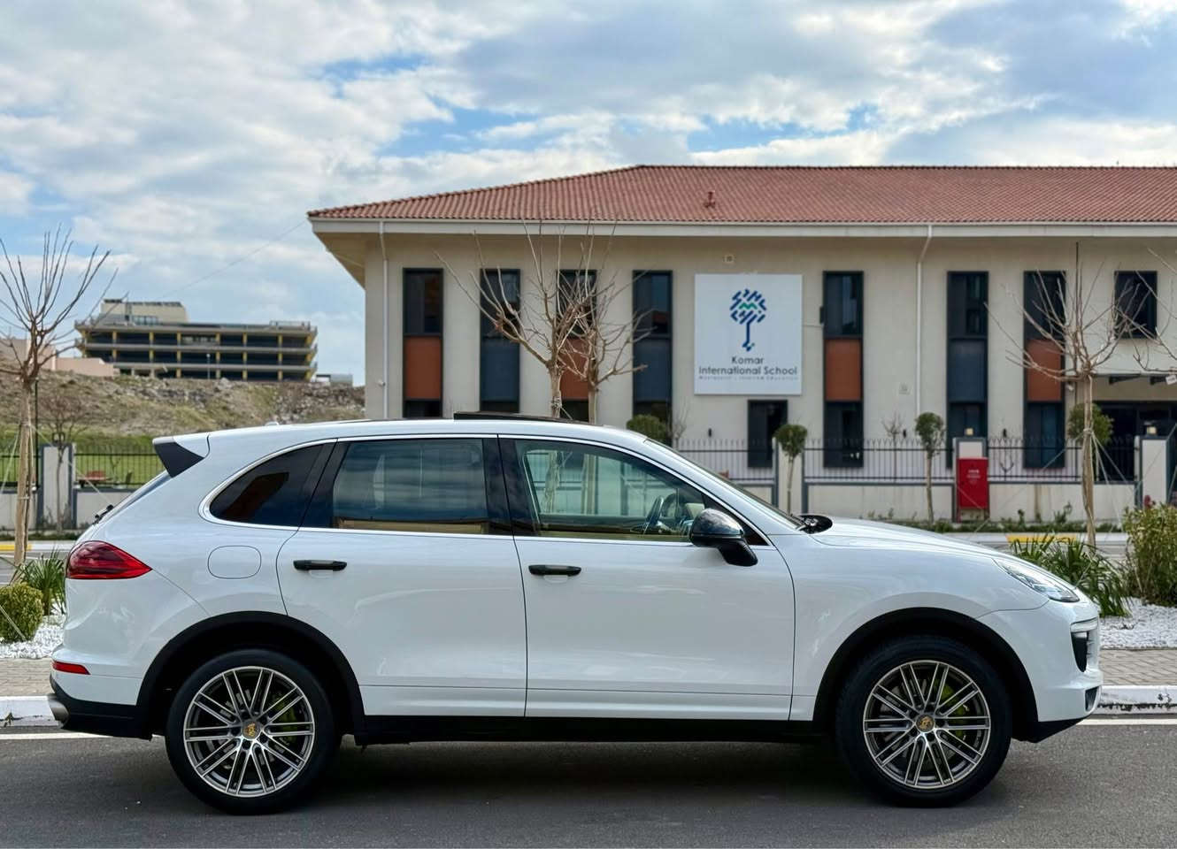 بسم الله الرحمن الرحيم

بورش كايان  S  ٢٠١٧

سعر سياره مناسب مستحيل بورش كابان ٢٠١٧ بي سعر ٢٢٨ ورقه

فول فول مواصفات

٦ سلندر توين توربو 
بانوراما
مراية رادار
حساس الخلفي امامي
٥ كاميرا ٣٦٠ درجه
شاشه و ستيرن كارباو ستيرن هيتر
اوتو ستوب
دبلات سبورت
دواخل كريمي ١٠٠/١٠٠
كشن جلد و كارباوخزن
كشن تدفية وتبريد
تبريد مركزي
٧٧ الف ماشي
فور ويل 4x4
رادارات قياده
لايد ليد و ٤ عدصه
بصمه تشغيل
بريك بصمه
ابوا بصمه 
صندوق شفت
مواصفات بورش معروفه ................
گيرو محرك بشرت مكفوله مامفتوح تبريد وتدفية تاقم صدر كله بشرت مكفوله كفاله عام گير محرك تاقم صدر كله بشرت

سياره حادث خفيف مابيها دواخل ٣ قطعه بس كلير رقم شاصي موجوده بي ناشر شوف صور حادث تدلل

سياره رقم اربيل تحويل مباشر مكان سليماني 

سعر سياره مناسب ماكو بورش ٢٠١٧ بي سعر ٢٢٨ ورقه مجال

***********   
                                                 ***********٤ عربی

*****************************************************
PORSCHE CAYANNE S  2017

فول فول مواصفات

٦ بستون توين توربو
بانوراما
رادارى بيشه و خه تى جاده
رادارى ئاوينه
بيش و دوا حاسه
٥ كاميراو ٣٦٠ بله
شاشه و كاميرا
سوكان كاره با سوكان هيتر
مودى ليخورين SPORT _SPORT PLAS
٧٧ هه زار روشتوه
اوتو ستوب
ده بله كانى سبورت
ناو كريمى تازه يه ١٠٠/١٠٠
كوشن جلدو كاره باوخزن
كوشن ساردو گه رم
ته بريد مه ركه زى
لا يت ليد و عدصه 
بصمه و سنوق شفت
ده رگا بصمه
مواصفاتى بورش معروفه ..............
گيرو مه كينه به شه رت نه كراوه ته و بى نوقسانيه ته بريدو گه رمى و تاقم بيش و دواى به شه رت الحمدلله

سه ياره كه امريكيه حاديثه ى زورخه فيفه بى ناوكرتن ٣ بارجه ى بوياغه بى ناوكرتن بى ده عم

تحويل به شه رت رقه م هه وليره سه ياره كه له سليمانيه

سعرى ٢٢٨ ورقه مجال 

***********  کوردی

*********** عربي السليمانية, العراق
