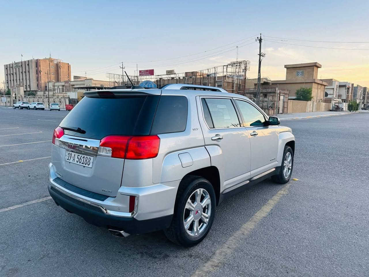 جي ام سي تيران 2016
رقم كربلاء انكليزي سنويه لل٢٩
حادثه بنيد فقط واكع عليه عمود ومرجع ع البارد 
يعني السياره بدون ضربه قويه 
لون سلفر(رصاصي) 
جنطه كهرباء
ويل كب (تخم تاير جديد)
داخل جلد اسود 
كشنات كهربائيات + تدفئه مقعد وظهر 
تحكم استيرن 
رادرات 
حساسات جانبي وامامي بالمرء
فتحه بالقماره سلايت 
السياره بيه هواي مواصفات حلوه 
عدى البصمه 
مكينه كير ع شرط 
حداديه جديده 
سياره ممتعوبه ابد وحلوه   سعر ١٤٠ وبيه مجال قليل 
للاستفسار مكان السيارة _ديوانية
***********
