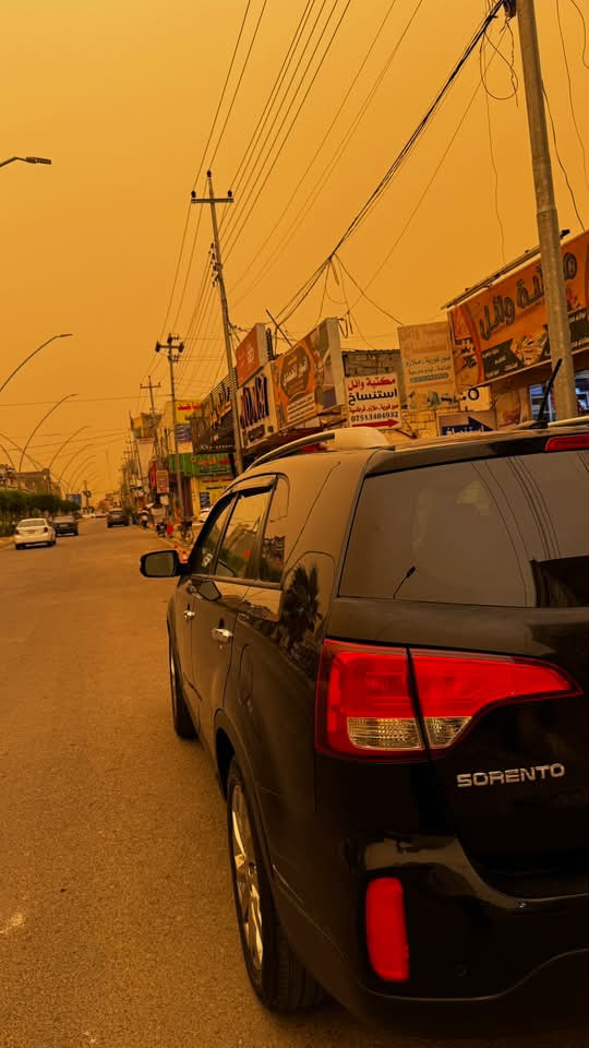 (بسم اللّٰه الرحمن الرحيم ) للبيع سيارة Kia Sorento 2013 موديل
2013 (شكل 2015) امريكي  مواصفات ، بحالة ممتازة
المواصفات:
*   محرك 4 سلندر قوي واقتصادي*   قير أوتوماتيك ناعم بدون مشاكل*   داخلية نظيفة جداً*   شاشة + كاميرا خلفية*   حساسات أمامية وخلفية*   مثبت سرعة
. تحكم بالمقود (ستيرن)*   مرايا كهرباء قابلة للطي*   تبريد وتدفئة ممتازة 
*   جنوط أصلية*   إطارات بحالة جيدة . رقم انبار يدات نيكل. بردات جانبية. كشنات كهرباء تبريد كشنات جلد.اشارات ترحيب. اشارة بلمري
صيانة حديثة وجاهزة للاستخدام بدون مصاريف
الضرر ثلاث قطع بنيد وجاملغ باب مصبوغ اثر شخط
سياره جاهزه للاستفسار: ***********
مكان السياره :فلوجه
