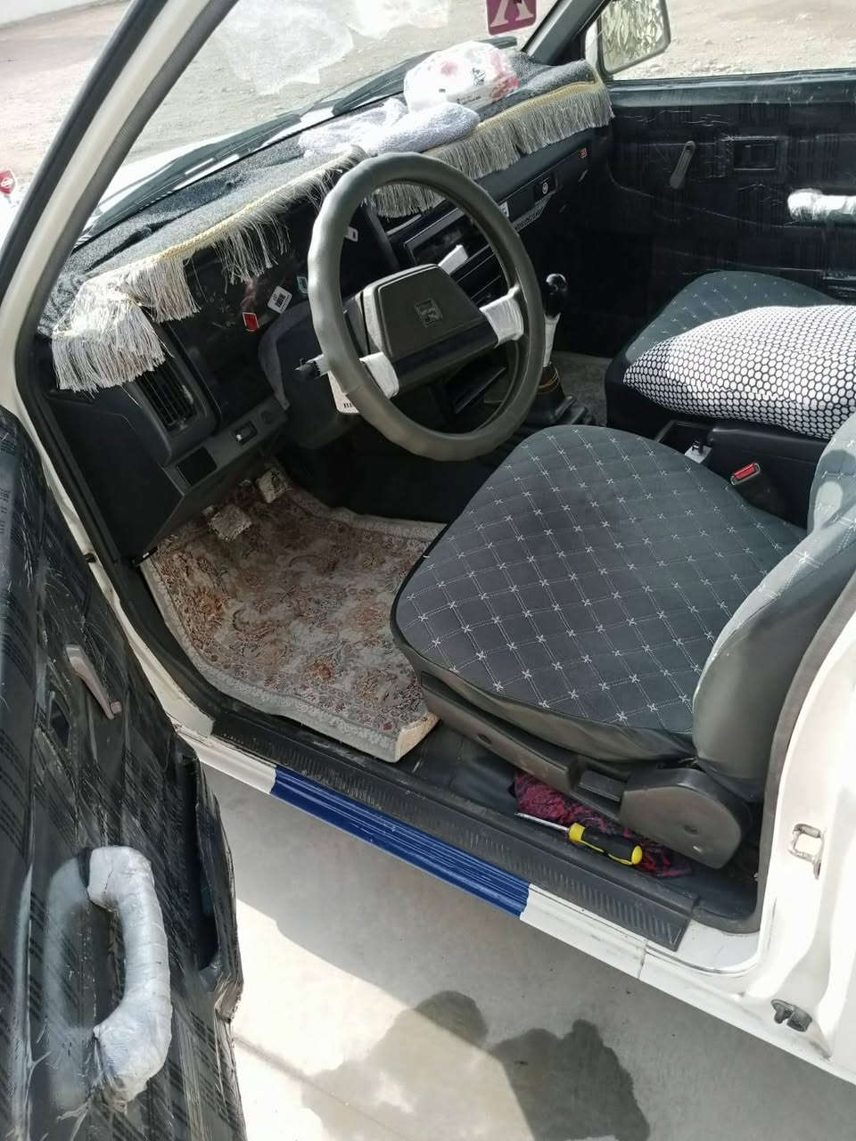 للبيع نيسان موديل ١٩٩٣  تبريد و باور رقم أربيل سنويه بأسمي جديد لحد ٢٠٣١ رقم جديد كيرو محرك بشرط تخم تاير و صدر جديد سعره ٥٧ ورقه وبيها مجال مكاني كركوك *********** كركوك, العراق
