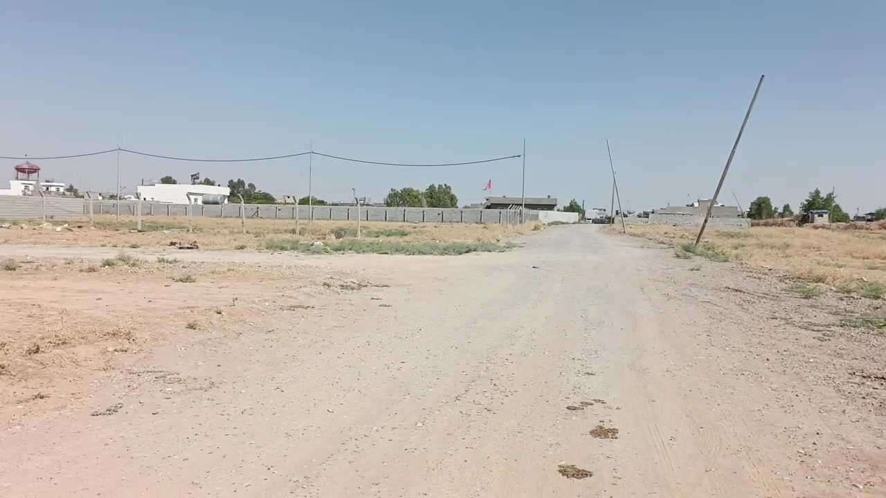 قطعه 100 متر للبيع مربع واجهه 10 نزال 10 خدمات ماي كهرباء واصل تبليط راس فرع حي بدر بدايه شارع مزارع قرب مدرسه شهيد كاضم عباس من جهه جسر معارض سعر 10 مليون وقابل للتفاوض ***********

