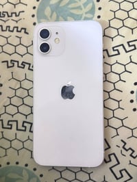 12 ايفون عادي الون ابيض  البطاريه 🔋78 فقط سماعه الراس متشتغل  التلفون ...