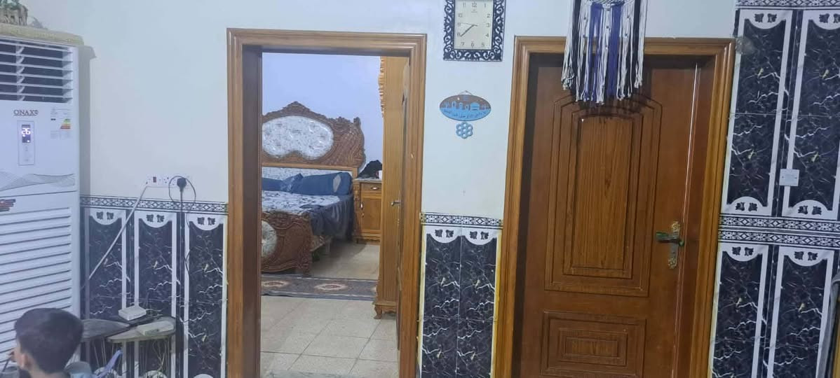دار للبيع الموقع المظلم ركن  200م.  بناء طابوق مسلح غرفتين هول مطبخ براني صحيات داخلية وخارجية  للا ستفسار اتصل على رقم الهاتف واتساب او مراجعة مكتب فاضل للعقار  ***********
