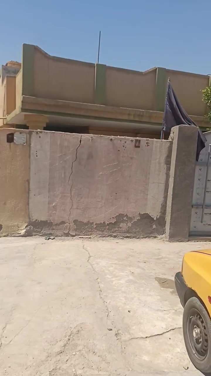 ارضى للبيع مساحه ٩٦٠ متر  تحتوي على دارين طابو زراعي سند ٢٥ تحويل مباشر العنوان مدخل اجزائر الورديه من يرغب بشراء مراجعة مكتب ابو كيان ***********
