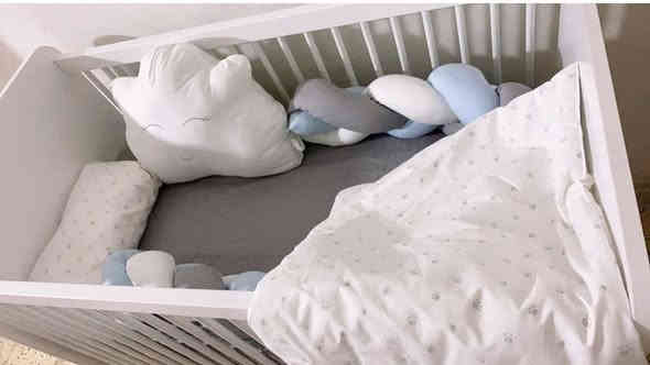 سرير بيبي حديث ولادة ثابت مع إمكانية تغير القاعدة لمستوى اكبر مستخدم اشهر قليلة جدا ونظيف مع فراش 
شركة ليلك سعر شراء ٢٦٥ سعر بيع ٢٠٠

العنوان بغداد ضباط القاهرة قرب مول القاهرة
الرقم ***********
