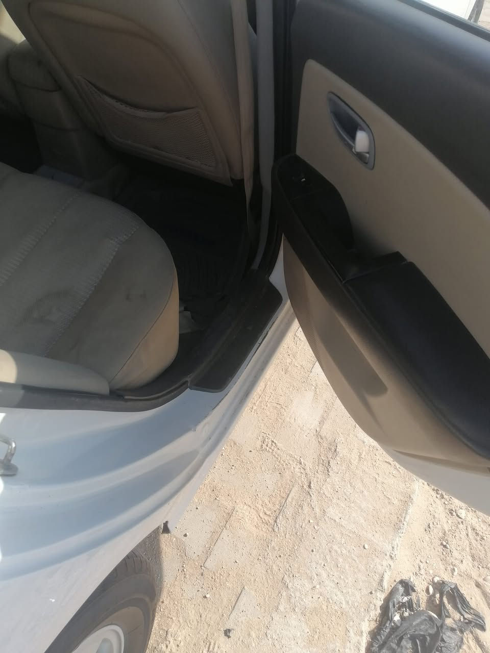 السلام عليكم سياره النترا موديل ١٠ رقم أربيل تريد تحويل او وكاله مكانه كربلاء السياره بيه قطع صبغ بدون معجون ابيع حزام كير مكينه حداديه تبريد تخم تاير كله مكفول السعر ٩٠ وبيه مجال ***********
