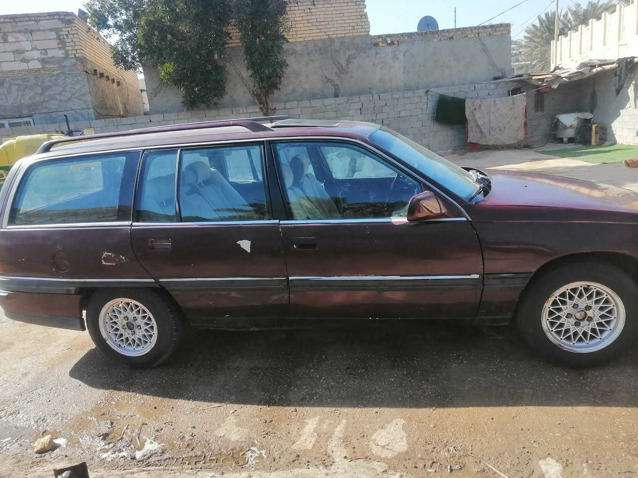 سلام عليكم البيع اوبل وميكا ستشين موديل 1991 السيارة جاهزه حداديه جديده تايرات نضيفات مكينه وكير وكسن وباتري كهربايات كله شغاله خرفت ملكه مسجل سماعت مكينه حجم 200 باور ستيرن السياره مصبوغه ***********
