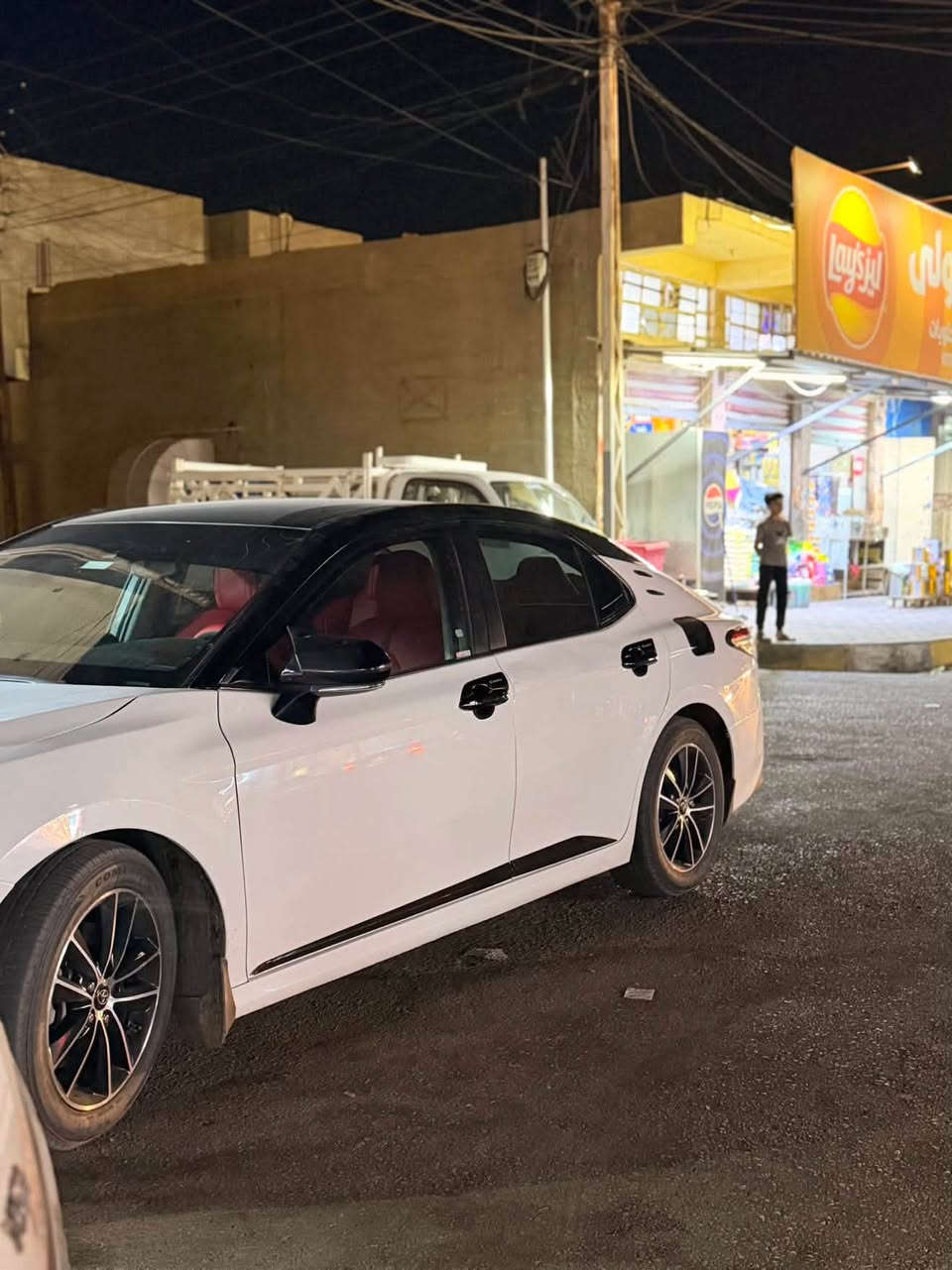 بسم الله الرحمن الرحيم
تويوتا كامري ياباني اصلي 
الموديل 2018
وارد امريكي وشرط بدون دواخل وبدون تبديل ولا فتح  
بيه باب شويه بارد والباقي موجود بل صوره
السياره كله الشركه 
سعه المحرك 2500
داخل احمر بلادي 
مواصفات السياره SE
بصمه 
زنون 
شاشه كبيره 
حساسات 
ويل كب 
اشاير بل مري 
مانع انزلاق 
تحكمات سترين 
كروس سرعه 
رادار فول ماعده الفتحه
وباقي المواصفات المعروفه 
رقم بغداد
السعر 16,500$
يعني 165 ورقه بيه مجال
 
العنوان الانبار
***********
