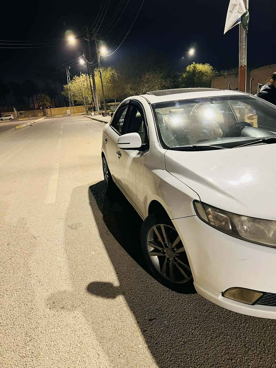 كيا سيراتو بيها قطعتين رش تخم تأير جديد تخم ويل جديد دوشمه جديده سعر ٩٥ وبيها مجال موديل ٢٠١٣ فول مواصفات ماعده البصمه ***********

