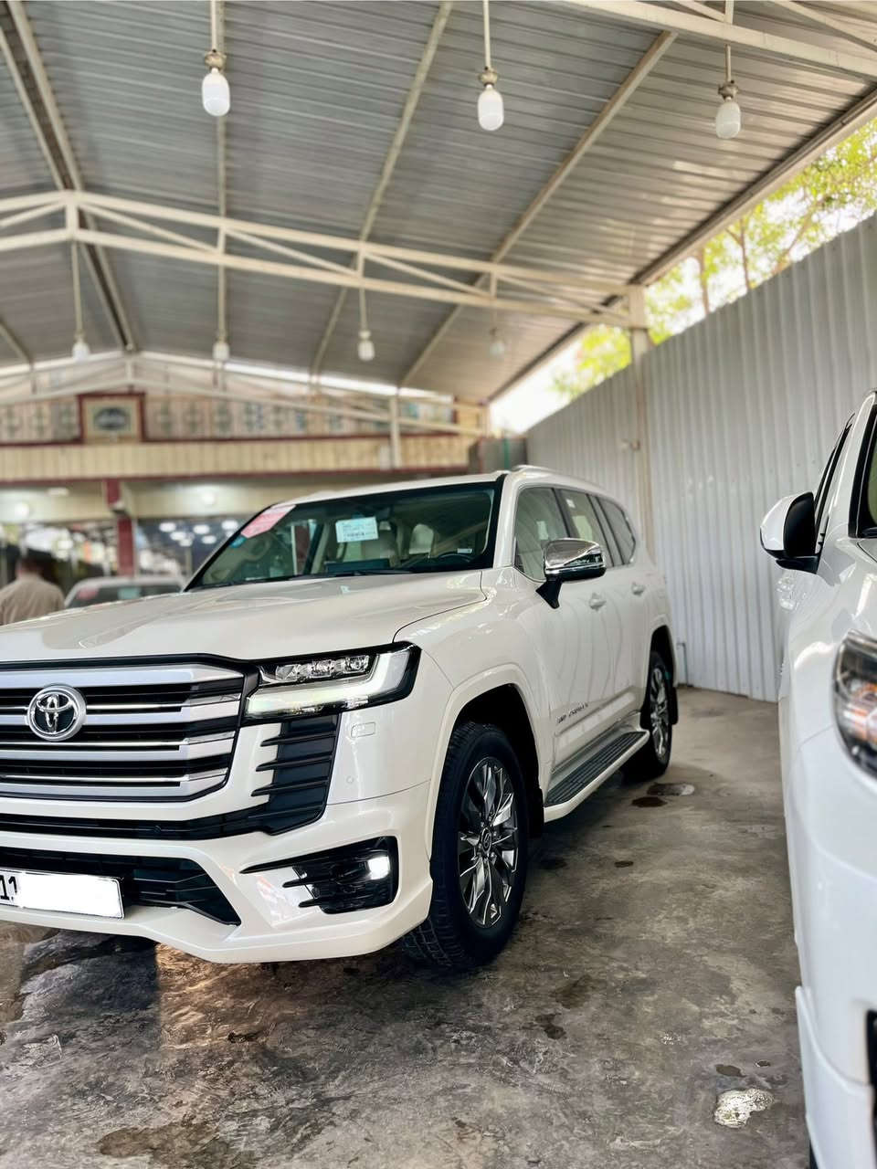 🚗 السلام علكيم للبيع او المراوس حسب القناعة
Toyota Land Cruiser 2024

  تويوتا لاند كروزر 2024. 

ملاحضة / رقم السيارة بغداد مميز 

  🛣️  المسافة المقطوعة      - 26  الف كلم 
فقط 

------------------------------------------------------------ 

✅ المواصفات:  فول مواصفات 

VX فول مواصفات ضمان شركة ساس

✅ الموديل: 2024 

✅ الحالة: كفالة عامة من كلشي مغلفة ppf ضمان عشر سنوات سيارة جداً جديدة 

المواصفات : معروفة مواصفات VX 

📍 السيارة متوفرة في بغداد - الكريعات 

📞 للأستفسار الاتصال على الرقم ***********
