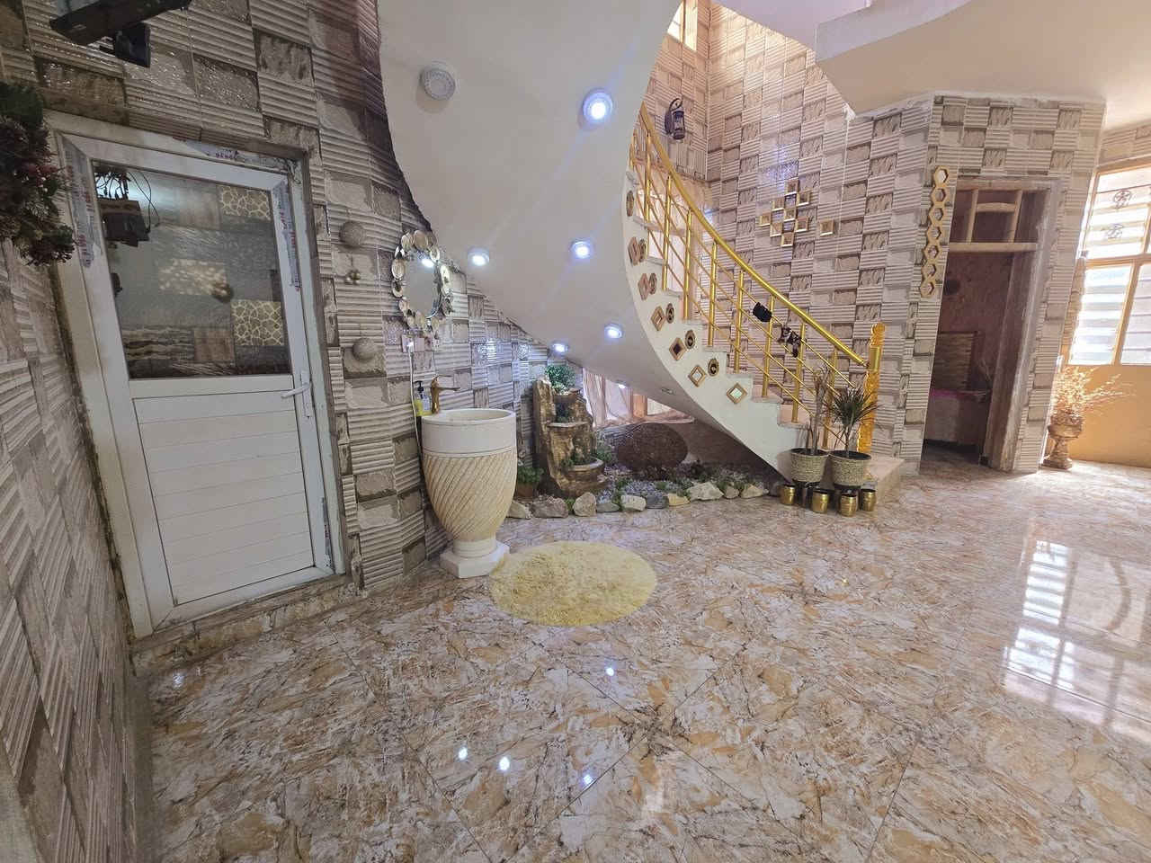 سلام عليكم
الدار للبيع/البلديات/ضياء الحلفي
زراعي سند ٢٥
المساحة 200 متر
الواجهة 10 /النزال 20
6 غرف نوم 
2 هول  
3 حمامات
2 ترك
استقبال 
مطبخ 
كراج وحديقة 
***********
***********
