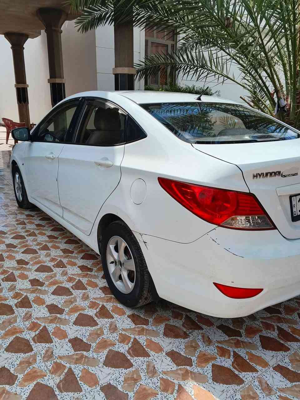 السلام عليكم
اكسنت 2013 خليجي 
محرك 1,6 
تبريد + تدفئه مكفول 
كير اوتماتيك 
كير سبورت 
محرك وكير مكفولات
الرقم انكليزي 
السنويه جديده 
تايرات جدد 
داخلة هزة جديد قبل 4 أيام يعني صدر + حداديه مكفولات 
السياره بدون ضربه فقط الموضح في الصوره في البنيد ويوجد بارد في باب السايق تجي وتشوف 
بغداد الغزاليه 
رقم الهاتف ***********
