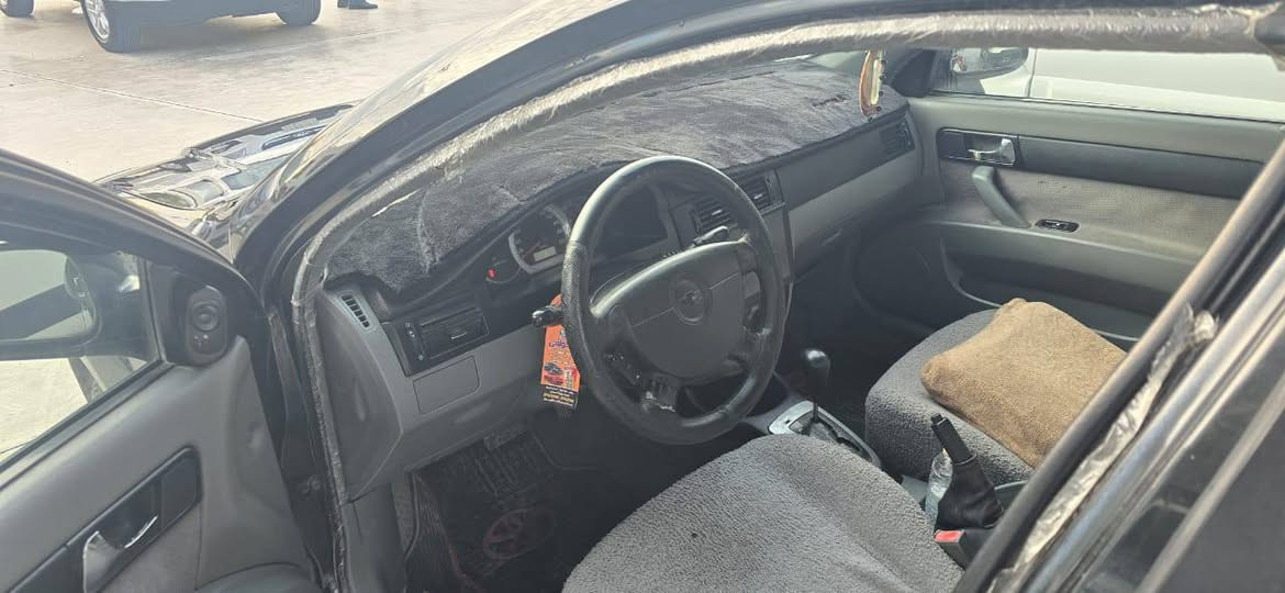 اوبترا2007 اوتماتيك
رقم سليمانيه دولي سنويه جديده 
گیر ومحرک شرط الفحص . تايرات حداديه جديده
شرط تحويل . سياره بيها 4 قطع صبغ بدون اي دواخل
***********
سعر 68 وبيها مجال . عنواني كلار
