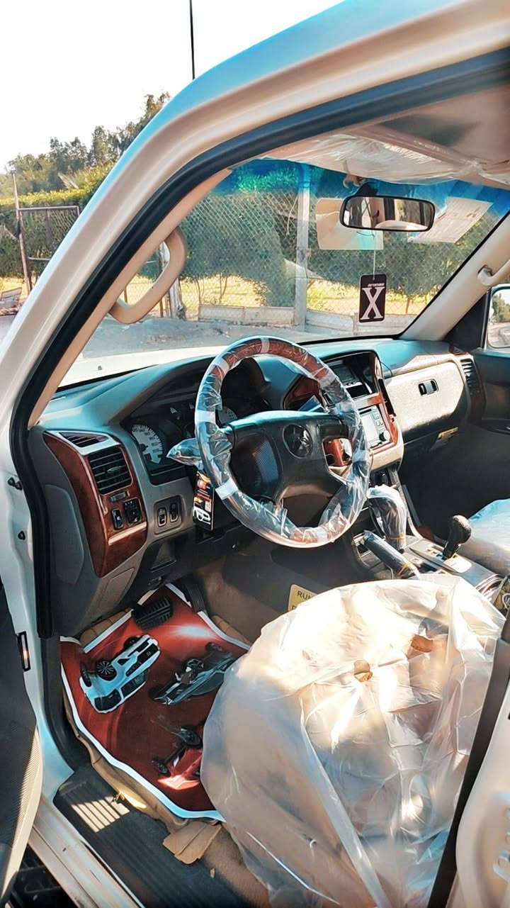 السلام عليكم للبيع باجيرو موديل ٦ خليجي السيارة فول مواصفات فتحه سقف كشنات جلد كهرباء تخم تاير جديد بيه صبغ جاملغ خلفي بدون دواخل وضربه السعر ١٠٠ للاتصال ‏‪***********‬‏ اني مكلف بالنشر بغداد, العراق
