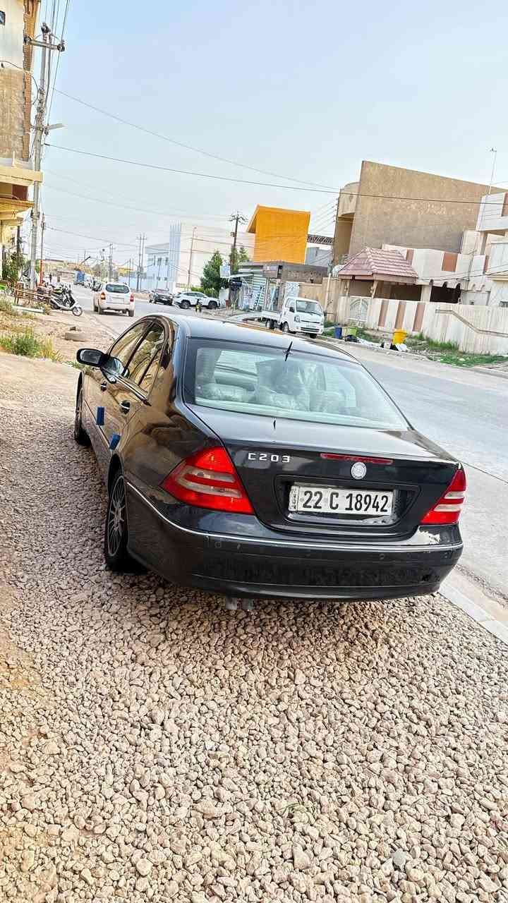 السلام عليكم مارسدسW203 موديل 2006  محرك 3000 vvt رقم اربيل شرط التحويل سياره مكفوله من الضربه مصبوغه عام اثر جراد سياره جاهزه من كلشي كهربائيات كلها شغاله منظومه تبريد جديده ثلج تبريدها تخم تاير جديد منظومه بانزين جديده بيها نقص بس صدرها الامامي شويه. سياره مكانها حله شارع 60  للاستفسار ***********
