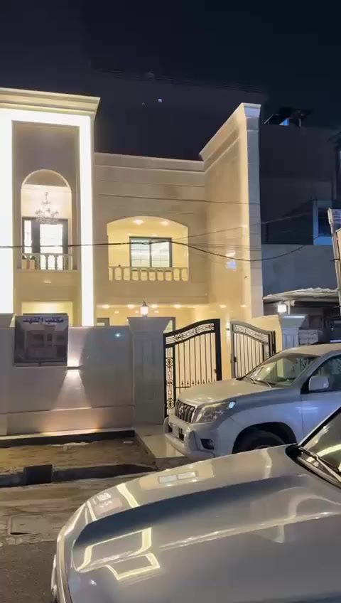 بيت للايجار في حي الجامعة على شارع الربيع مباشره بشارع ستائر الشمس
300 متر متكون من طابقين منفرده

الطابق الاول

غرفتين نوم كبيره
هول 
استقبال كبيره 
مطبخ كبير 
مطبخ حار
حديقه دخليه
حمام كبير 
ومخزن 
كراج وحديقتين خارجيه

الطابق الثاني:-
غرفتين نوم وحده كلشششش كبيره
غرفه كعده

مطبخ مؤثث 
بالكونات
 غرفه غسيل
حمام كبير

للاستفسار :-‭0770 068 4410‬
