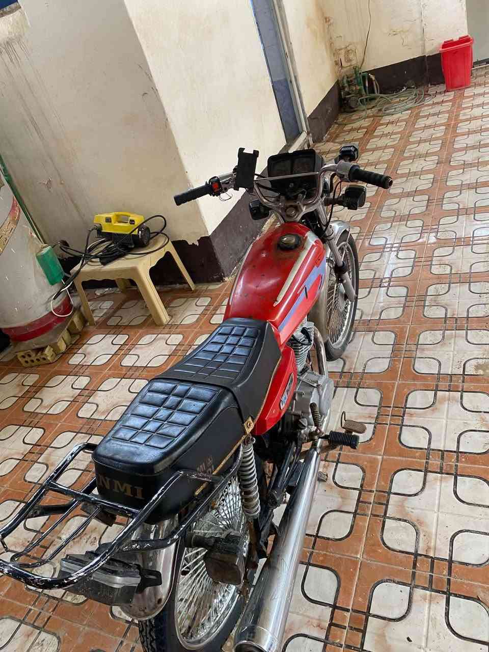 السلام عليكم 
للبيع تايكر اصولي 2018 بيه مكينه نامه 22 
400 بيه مجال ***********
