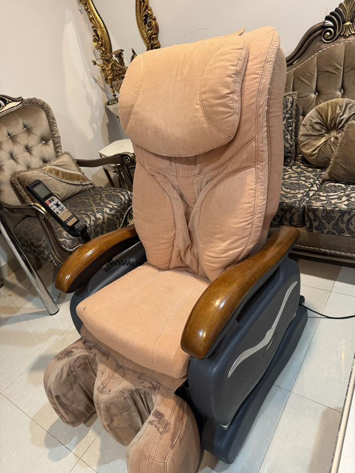 كرسي مساج وتدليك ظهر ورجل نظيف صار بيه عطل ومااعرفله للبيع ب150 مكانه حي الجهاد الاطباء 
***********
