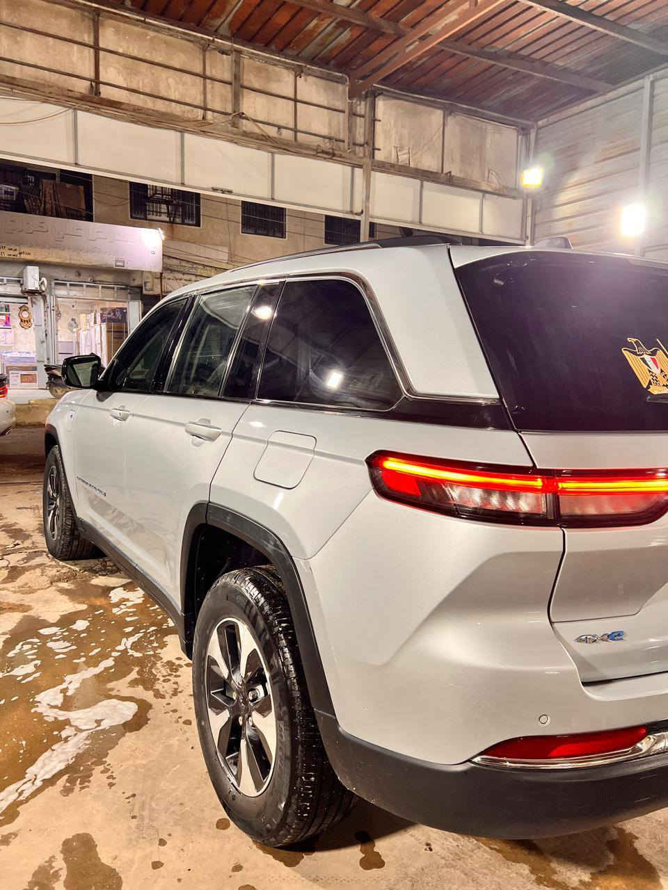 جيب هايبرد موديل 2023
فول مواصفات ٣ شاشات
ضرر موضح بالصور تبديل جاملغ و صبغ بالباب و بالبنيد و يرادلها بارد بسيط بالباب الخلفي بجهة الحادث 
السعر 290 
رقم بغداد تحويل مباشر عنوان بغداد ***********
