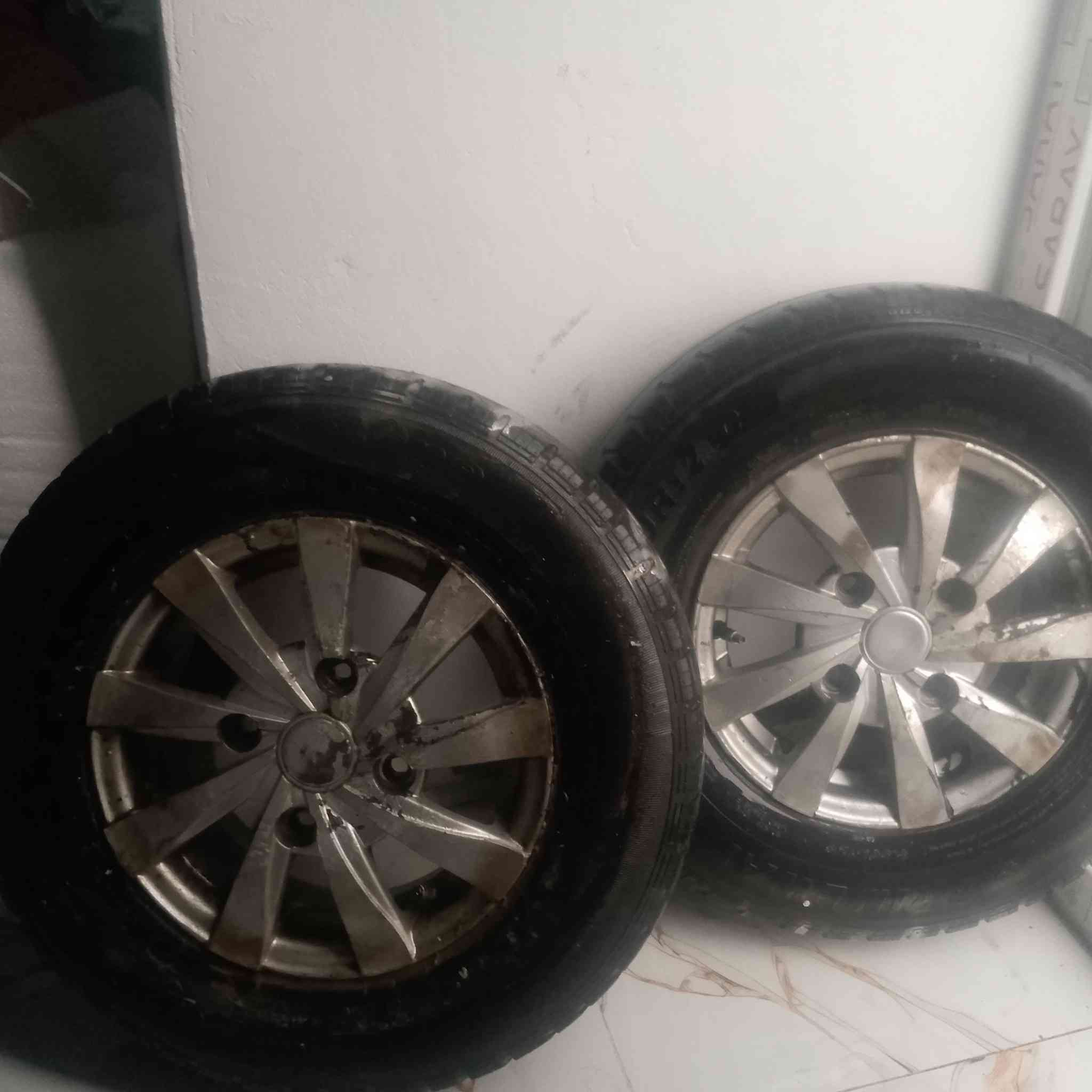 سلام عليكم وياله ما ستوته كاملات
نظيفات سعر 100 مكان ديالى بهرز رقم الهاتف 
***********
