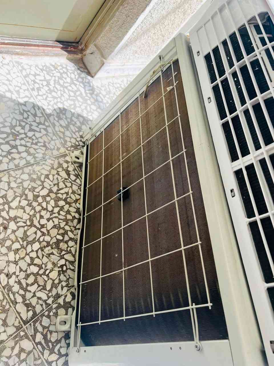 #متاح سبلت 1️⃣طن نوعيه أواكس انفيرتر تحكم شغال جهاز بلادي على وضع الشركه برغي ما مفتوح بيه تبريده ثلج ❄️ تدفئه نار 🔥 غراضه كامله سعره 300 وبي مجال بسيط العنوان بغداد للاتصال ***********
