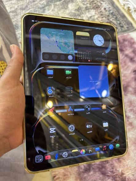 ايباد بروm4 ذاكرة ٢٥٦ بطاريه ٩١ والنضافه الف بالميه مكفول من كلهه سعره٩٥٠ وبي شي بسيط ***********
