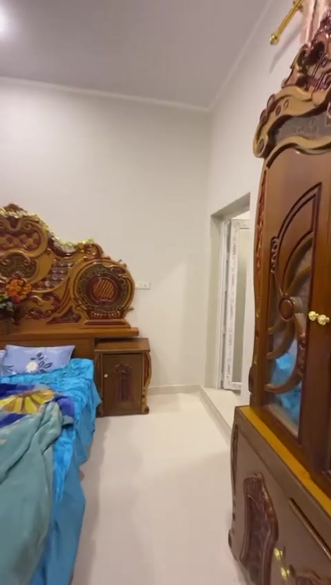 دار ٢٠٠م طابو اسهم طابوق كونكريت مسلح شغل درجه غرفتين وصاله واستقبال ومطبخ وصحيات خارجيه وداخليه الموقع السياحي المستشفى التركي ١٤٥ بيه مجال للاستفسار الاتصال على الرقم *********** او *********** او مراجعة مكتب الكنز للعقار الجسر السريع مدخل المستشفى التركي السايدين
