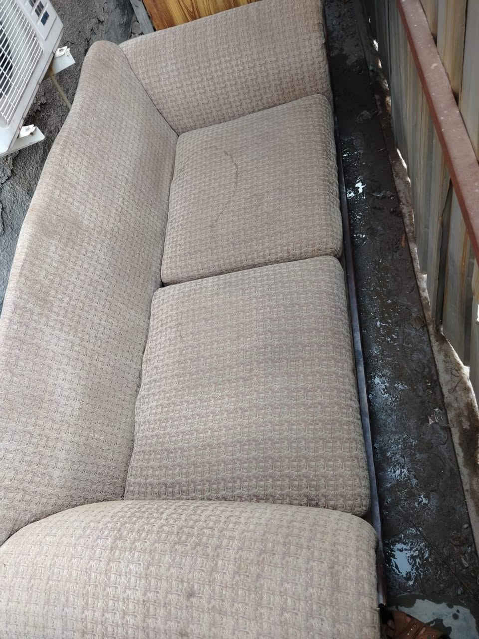 السلام عليكم كيت كامل تخم ١٠ مقاعد مع ميز وطبلات 2 صغير وطبلة كبيرة وسطية السعر 300 
المشتل 
***********
