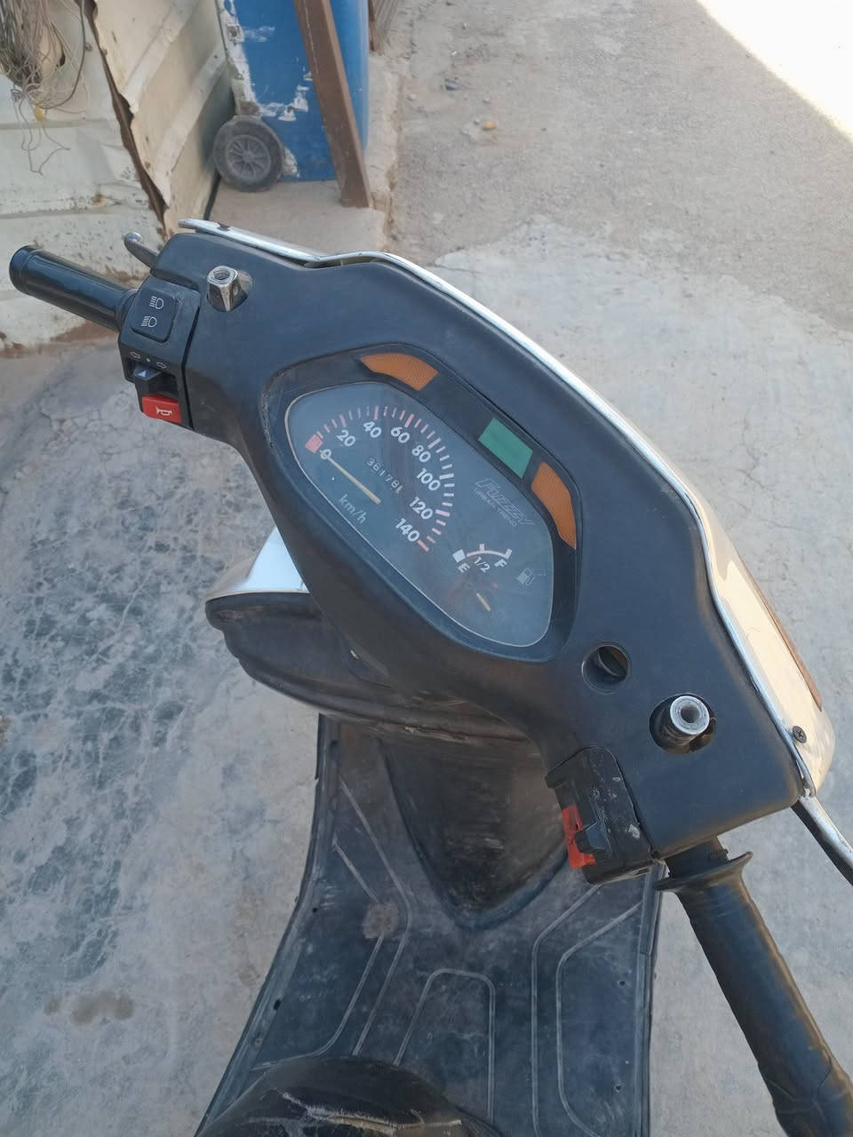 دراجه فضائي المحرك بلادي كهربايات كلها شغاله سلف وهندر شغال السعر ٣٠٠ الف وبيها مجال العنوان الامين الثانيه *********** يم تقاطع الزهور
