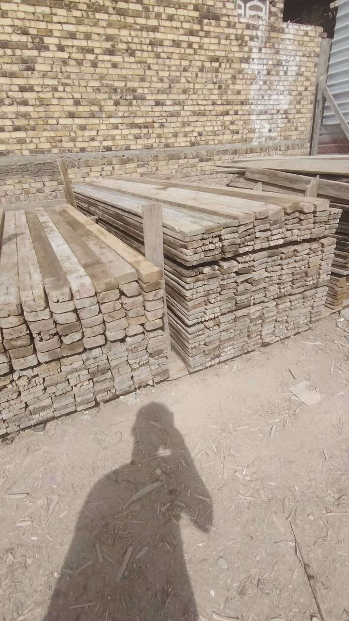 قالب خشب للبيع 6 مكعبات. يدك 120 متر.  سعر المكعب 325. بابل الحله  ***********
