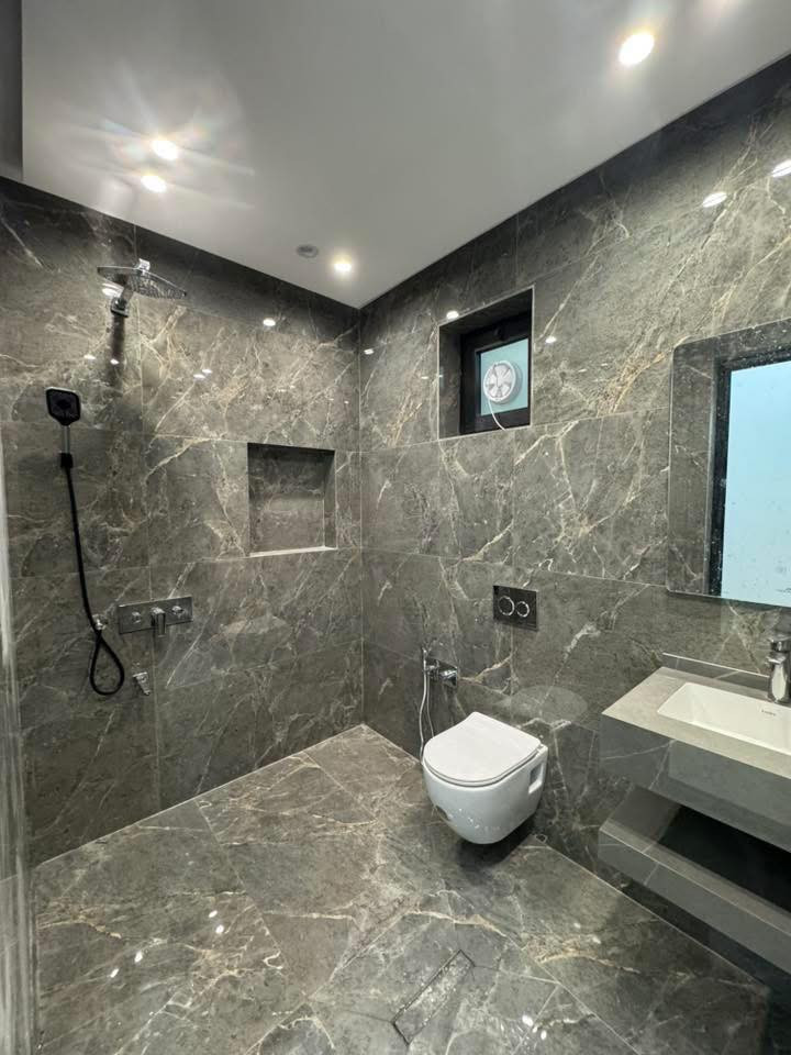 بيت 144م للبيع في منطقة حي البنوك / خلف لحوم البركه
محلة 319 

بناء حديث فول درجى اولى

واجهـة 4٫80م* نزال 30م

يحتوي على 

كراج سيارة

الطابق الارضي 

مدخلين للبيت ( مدخل استقبال منفصل ) 

ومدخل مطبخ + مطبخ حار

هول وجلسه + مطبخ + منـور 

+ حمام كبير + غرفه نوم 

الطابق الاول 

3غرف نوم كبيره + حمام )

الطابق الثاني 

بيتونه كبيره تنفع مخزن + سطحين امامي وخلفي كبيرين 

للاستفسار الاتصال بالرقم او مراجعة مكتب الجوهرة للوساطة العقارية الكائن في شارع الكنيسة 

***********
