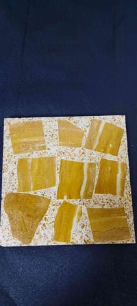 كاشي للبيع ٢٠٠ متر الكاشية ٤٠×٤٠ مجلي للاتصال ٠٧٧٠٣٧٧١٤٠١