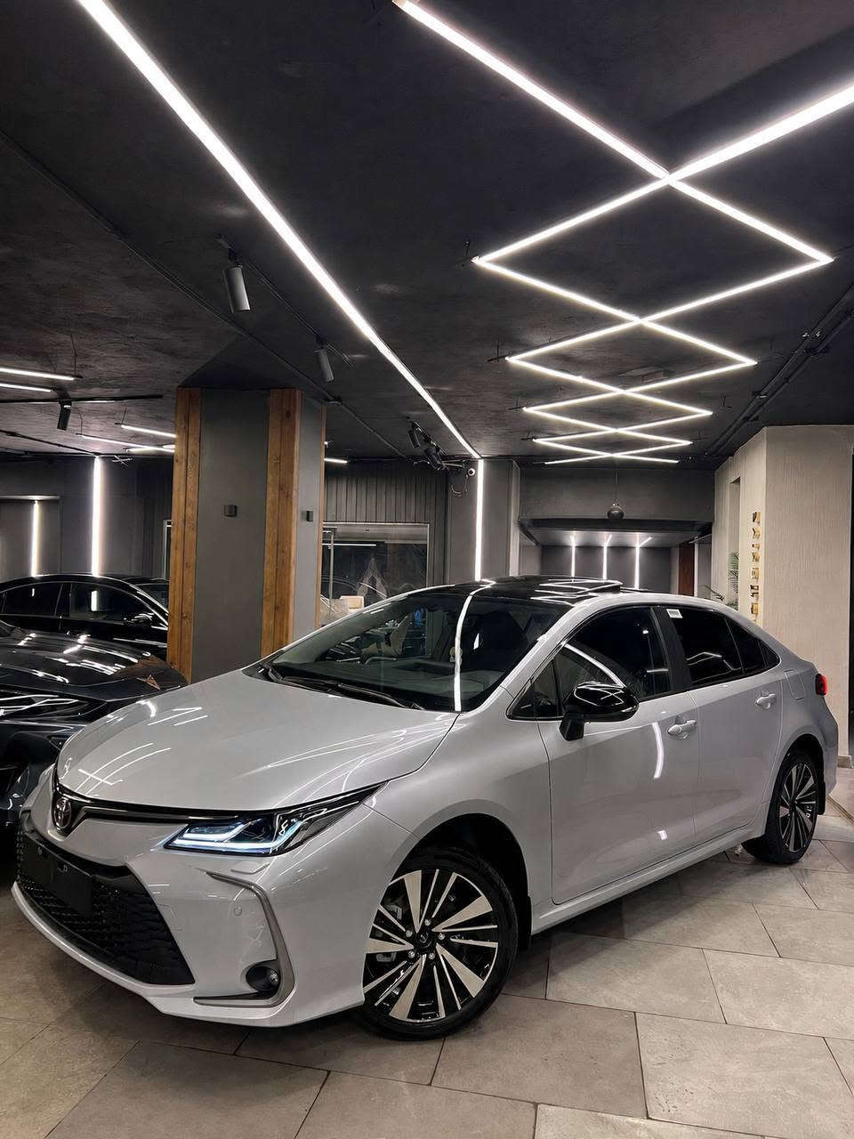 Toyota corolla 
الفئه الخامسه (elegance)
Model 2026 
Zeroo
1600cc
Keyless entry 

فتحة سقف بانوراما 
امبينت لايت 
جنوط 17 انش
مرايات ضم 
بخاخات فوانيس 
تكيف خلفي 
كراسي تسخين 
شاحن wireless

لون فضي فرش اسود الواحات, الجيزة


**إذا كنت صاحب هذا الإعلان وتريد حذفه لأي سبب، رجاءا أرسل رسالة إلى الدعم الفني**