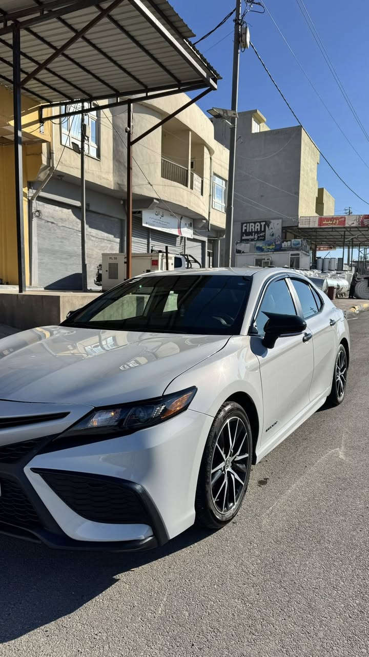 تيوتا كامري  موديل 24
مواصفات SE 
لون سمنتي داخل اسود 
شاشة كبيرة 
تحكمات ستيرن 
رادار امامي 
ظرر حفيف جاملوغ وباب شبر تعديل بارد. 
بدون دواخل برشوت بس بردة 
ماشيا ٢٦ ميل 
بدون مرارسة بس بيع
رقم تلفون ***********
