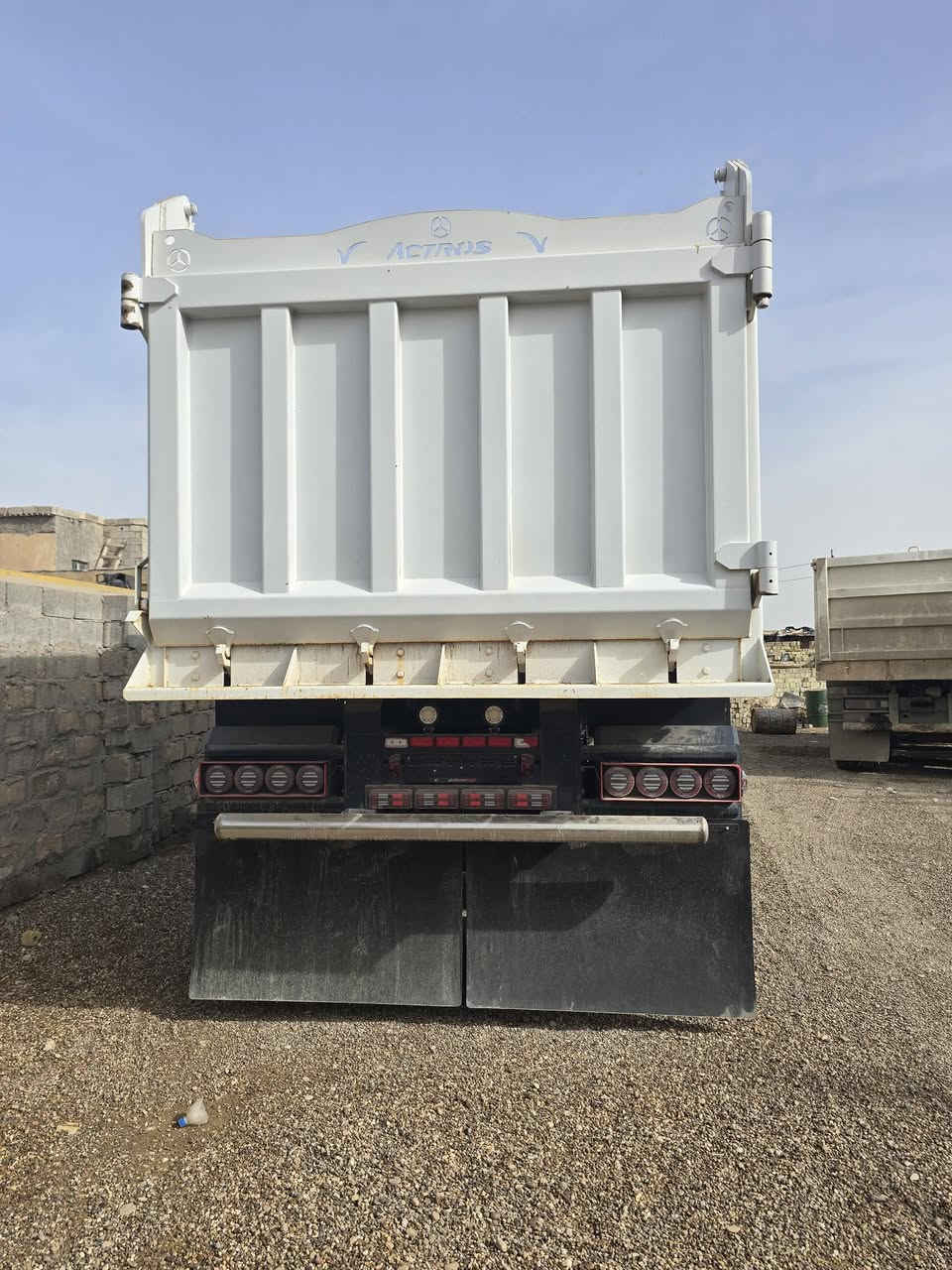 سلام عليكم للبيع مقطورة تخم تاير
حداد جديد بغداد تقاطع النهروان /***********/
شاصي /١٤/دناكير /١٦/حداد سيد حميد جرف النداف
اسعر اتصل علا رقم ماجاوب واتساب
