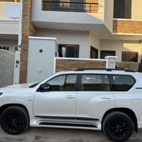 للبيع برادو ٢٠٢٣ /مد نايت  بيضاء للون   Tx.s  ساز/sas  رقم بغداد الجدي...