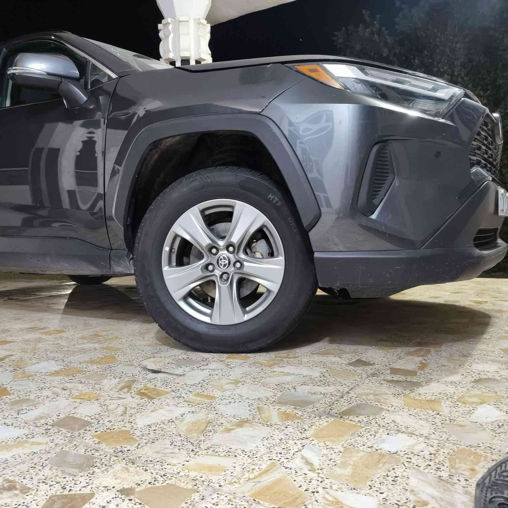 السلام  عليكم رافxLE بانزين ٢٥٠٠ هايبرد فور موديل ٢٤ للبيع مرقم اربيل بسمي ماشية ٢٤  بدون صبغ بس دعامية مبدلة اصليه بدون ارباك  مواصفات بصمه ترحيب رادارات سايد ابريك دكمة  كشن كهرباء اشايري مري فور ويل   مكانها بغداد السعر ٢٣٣        ***********
