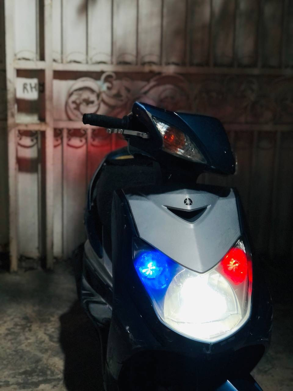 سلام عليكم دراجه سكنز فحل الدراجه بلاديه مصار هواي من نزلتها من الرمبه دراجه مكينتها خرسه الدراجه كلها بلاد دراجه كفاله عامه من كلشي من ضفيره لا واير مكطوع ولا واير مجطل زلغ ما بيها دراجه عليها ادامه كامله من نوزل و جويتر و فيت بم و تايرات وكلجات رياضي كلش قويات دراجه نكره بكل وقت ومداريها كلش و ما تعرف شنو يعني العطل الدراجه نصبتها تخبل شراي بيك خير وتدلل ولحد يصير لوتي السعر ٦٥٠ ويها مجال  مكاني صليخ ال ٦٠٠


**إذا كنت صاحب هذا الإعلان وتريد حذفه لأي سبب، رجاءا أرسل رسالة إلى الدعم الفني**