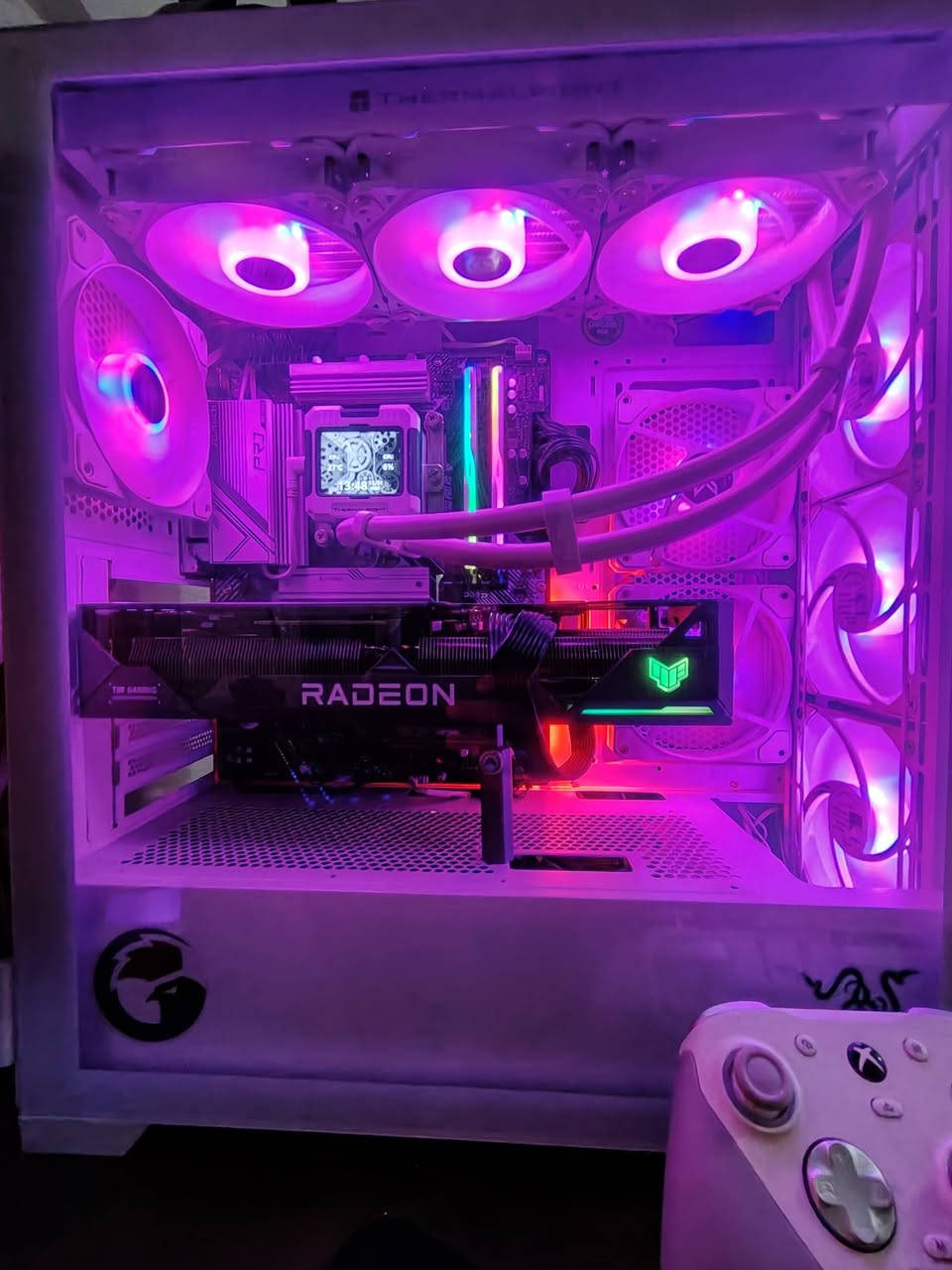 ‏i5 14th 14400f معالج
‏asrock p760 pro rs مذربورد 
‏rx 7800 xt  16 G_asus tuf كرت شاشه 
‏thermalright frozen warframe 360 مبرد 
‏g skill_32G  ddr5 6000 رامات 
‏deepcool 750w gold psu بور
‏SSD1_ M.2 WD 4X4 512 هارد
‏SSD2_PLACK WOLF M.2 4X4 1T هارد 
‏Asus tuf fan x3 ڤانات
‏Sama كيس عادي 

📺شاشه اسوس تف VG1A ..280 hz..حجم 27
..كرسي مكتبي
طاول مكتبي 10 جرارات 
ماوس لوجيتك 502 هيرو
كيبورد ريدراكون 
ستاند سماعه 
ساوند بار بلوودي 
سماعه كوراسير وايرلس 
Ups 1500 nexxt
جوستك كيم سير G7PRO وايرلس 
كل كراتين القطع موجود حته الجوستك والماوس والكيبورد 
شلع مليونين قفل
