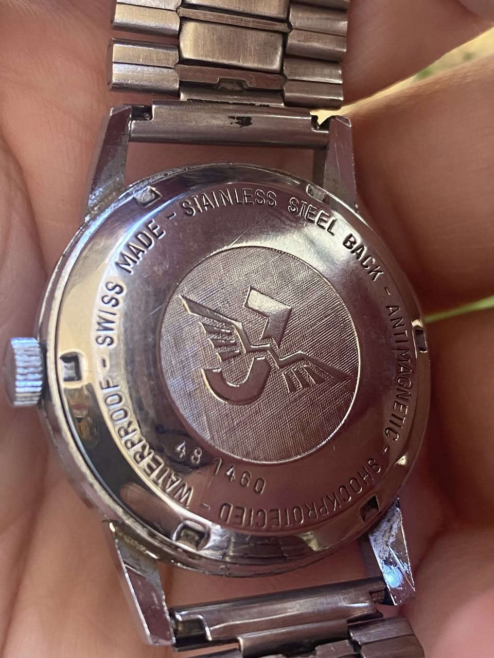 السلام عليكم 
جوفيال مخزن 
اصدار محدود من اصل ٤٦٠ قطعة 
نصب تكويك 
ميل ثواني منفصل 
عقارب وارقام لامينوس مضيئة
بلادية بالكامل
ستانلس ستيل بالكامل 
مقاومة للماء 
زجاج مقاوم للخدوش 
عدسة مكبرة لليوم 
القطر ٣٣ 
السعر ١٦٠  الف 
يوجد توصيل لجميع المحافظات 
***********
