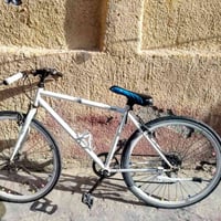 بيسكلات • أبيض • أحمر